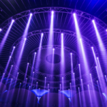 Mijn vriendin als cockold-slet in de club